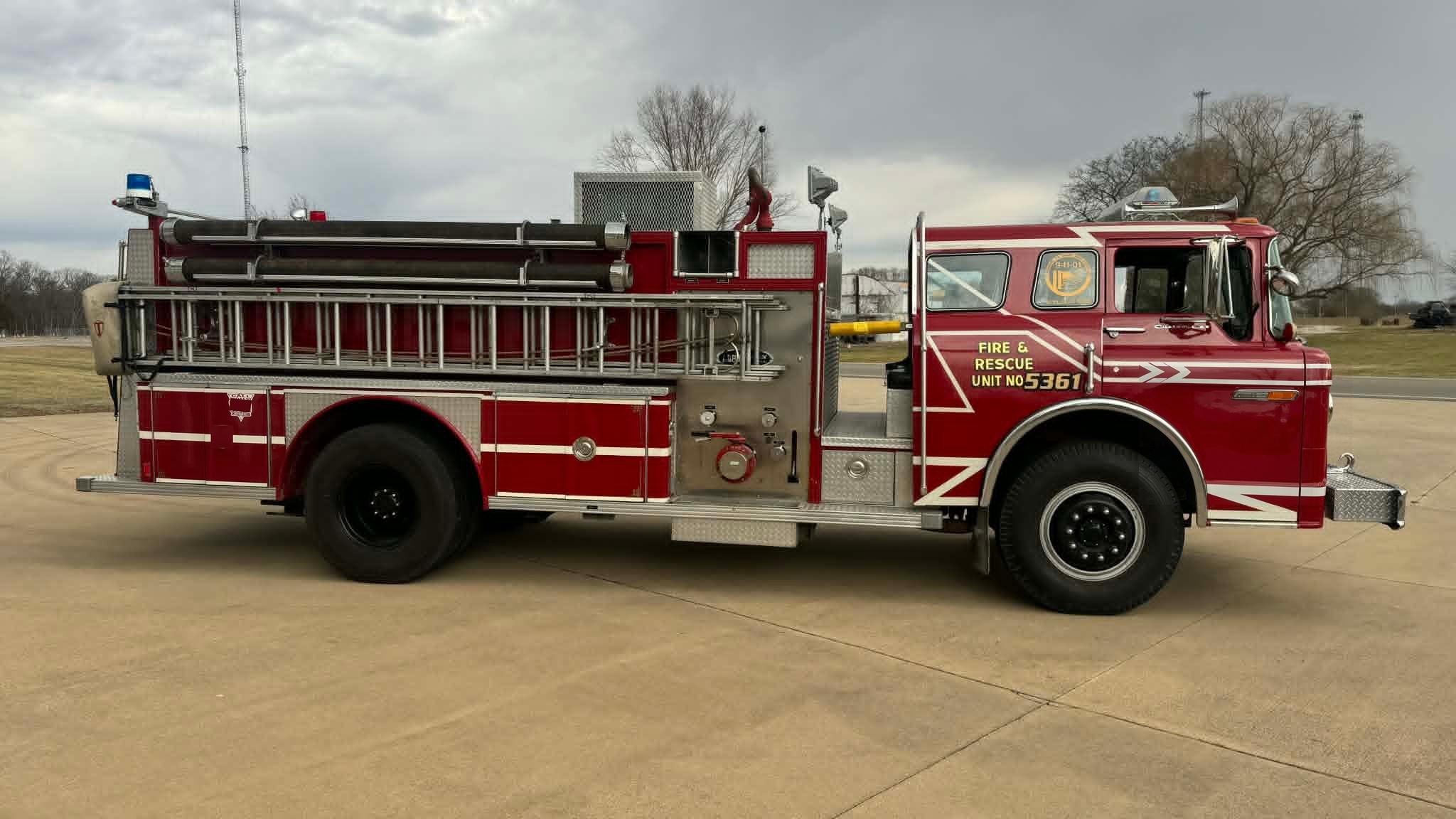 1984 E-One Ford Pumper Tanker - image 4