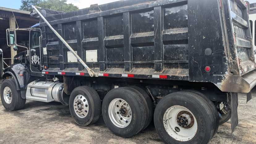 2018 Peterbilt 348 Dump Truck — photo 5