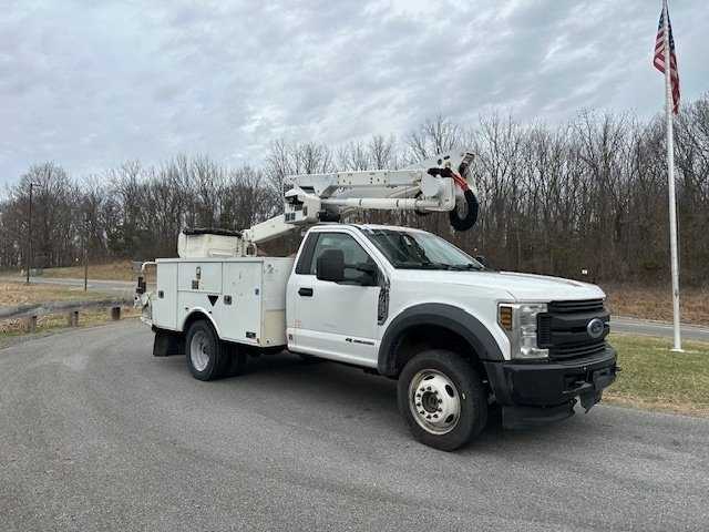 2019 Ford F550 4x4 Bucket Truck w/ Altec AT40G Boom (45 ft) — photo 2