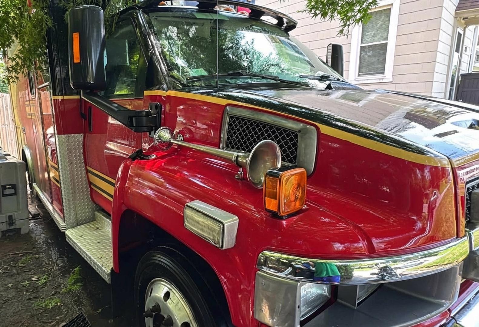 2009 LifeLine Chevrolet Type I Ambulance - image 2