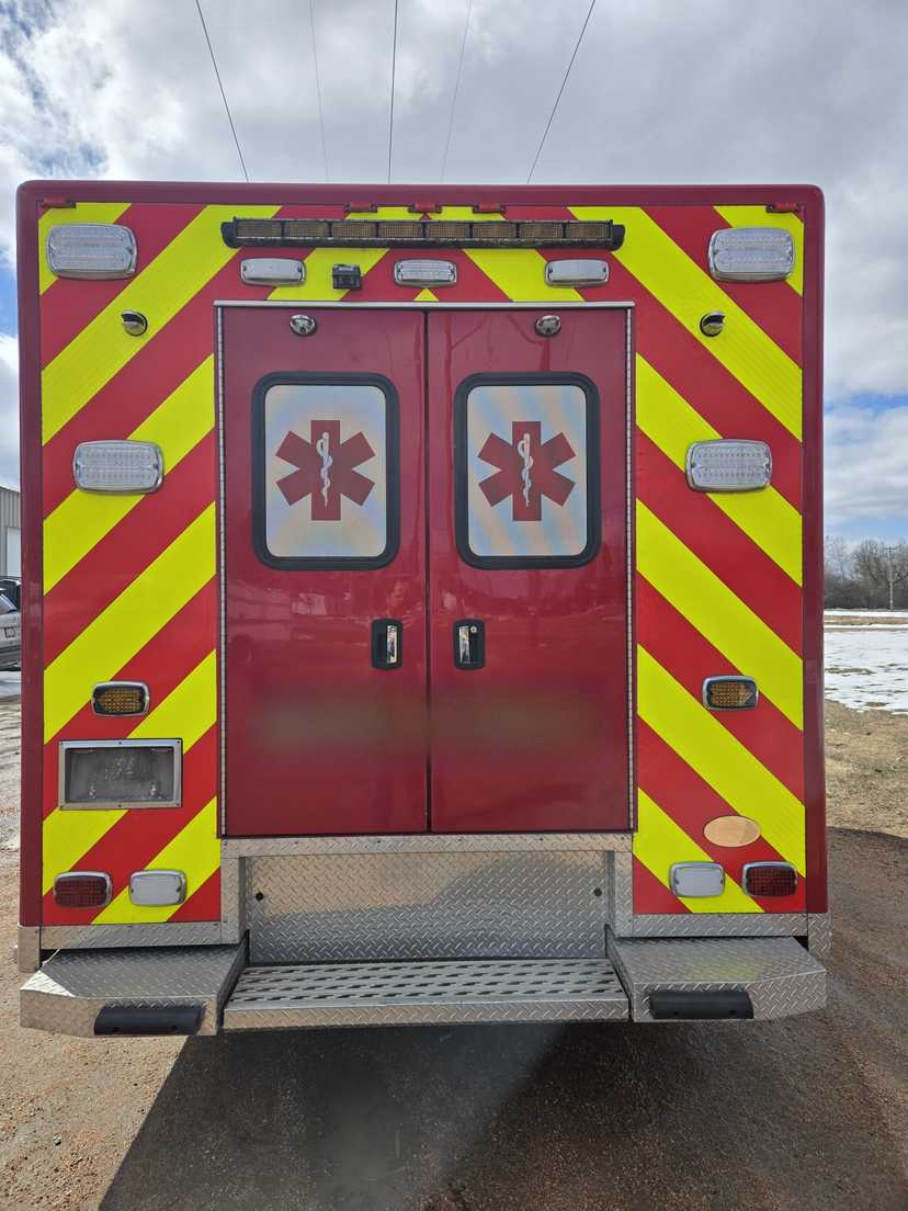 2015 PL-Custom Ford 4x4 Type I Ambulance — photo 2