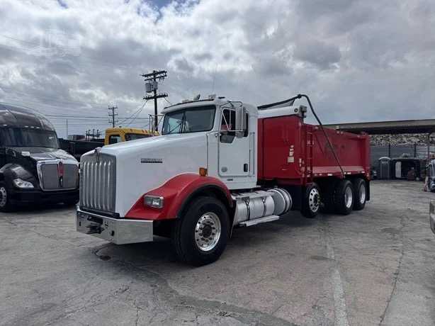2015 Kenworth T800 Dump Truck