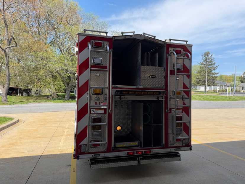 2002 E-One Cyclone Rescue Pumper — photo 3