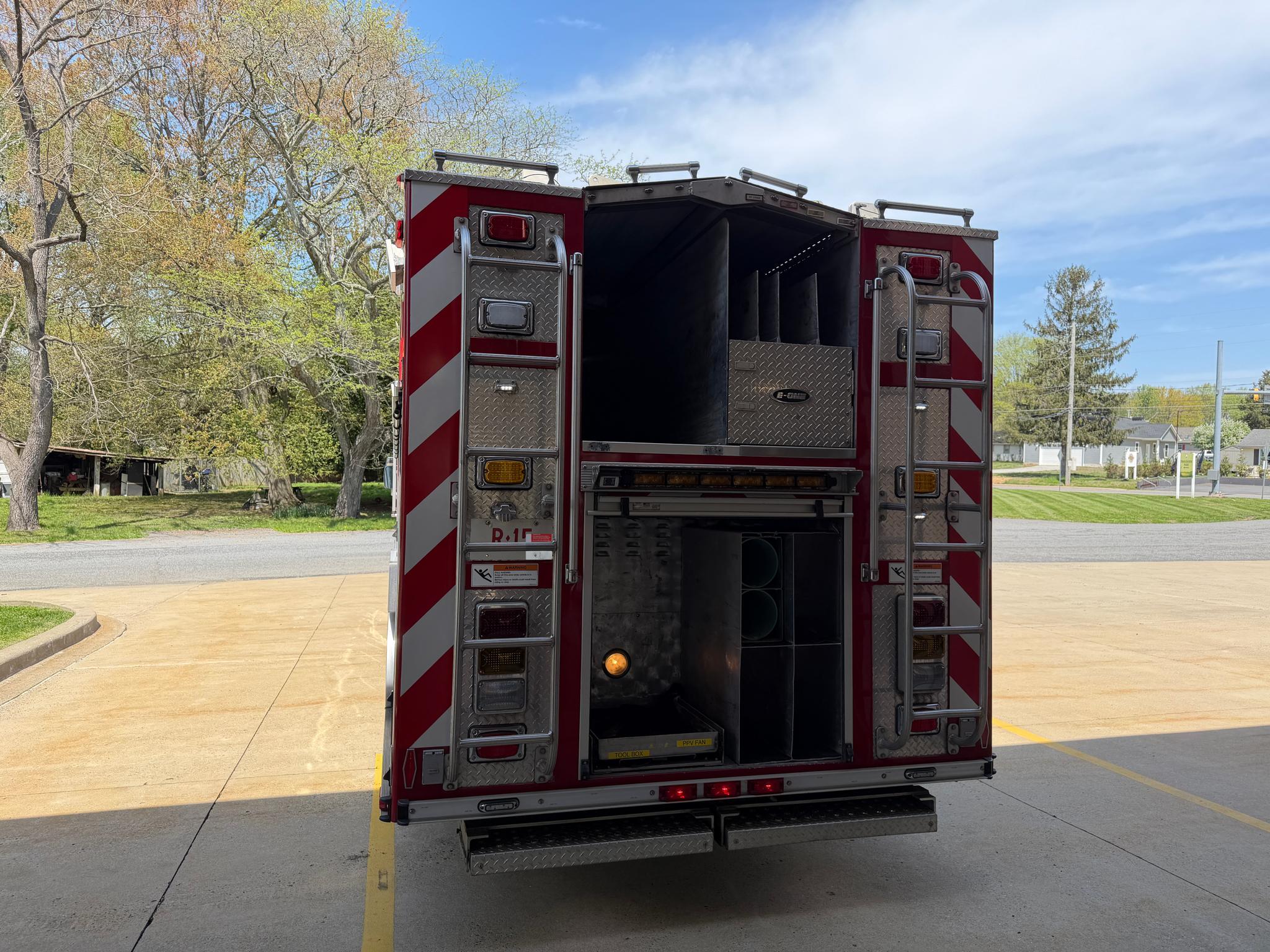 2002 E-One Cyclone Rescue Pumper - image 3