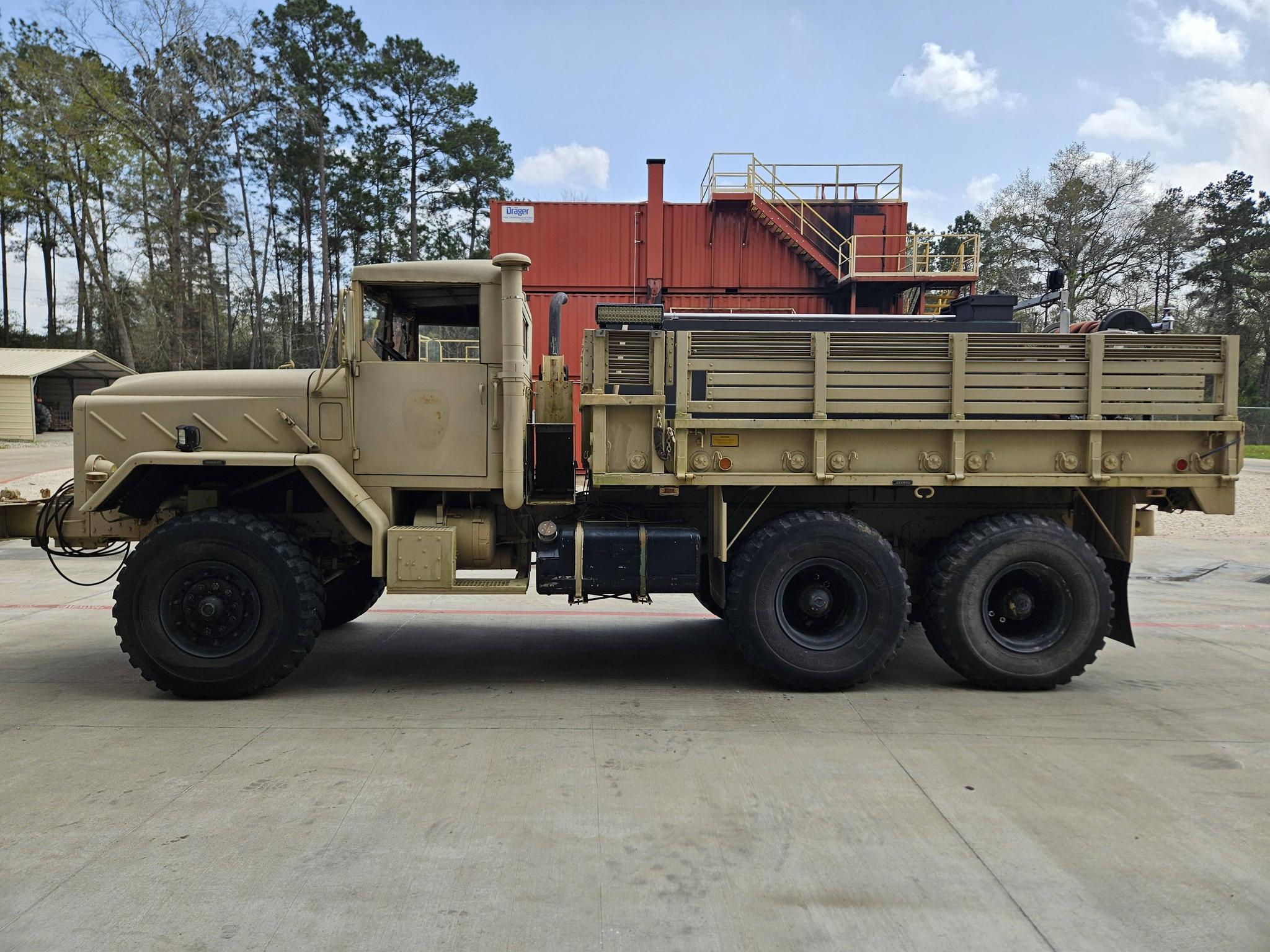 1983 AM General M393 Rescue Pumper - image 2