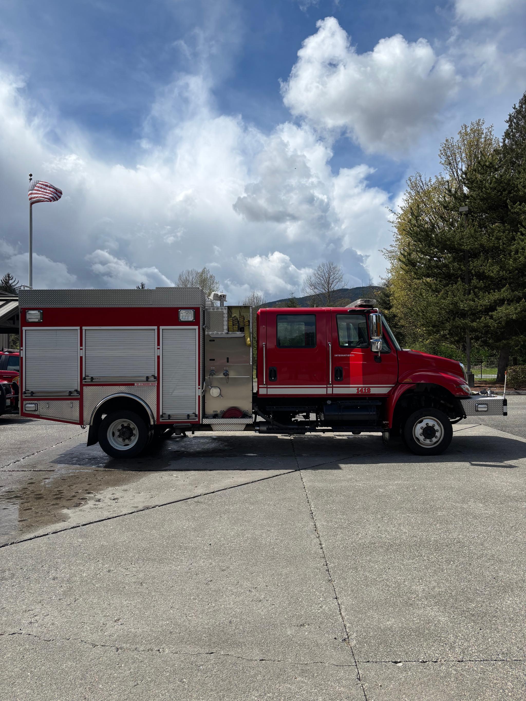 2008 H&W International 4x4 Pumper - image 2
