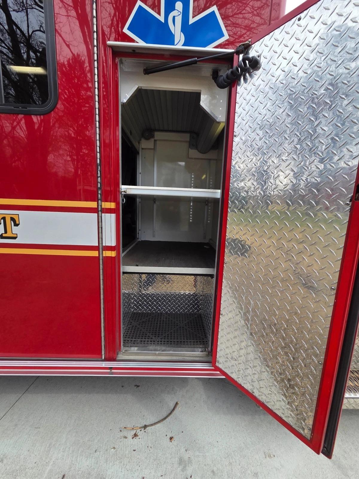 2016 PL-Custom Freightliner Type I Ambulance - image 23