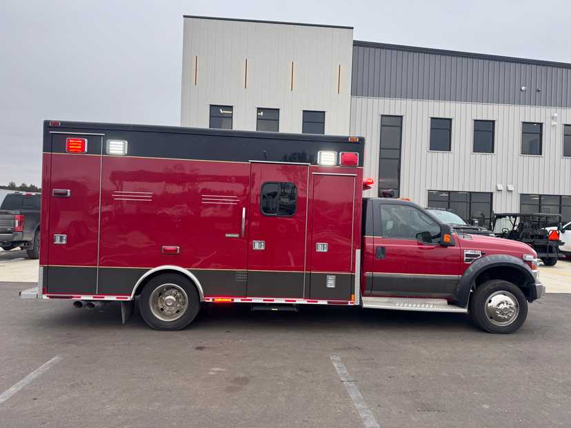 2008 MedTec Ford Type I Ambulance — photo 5