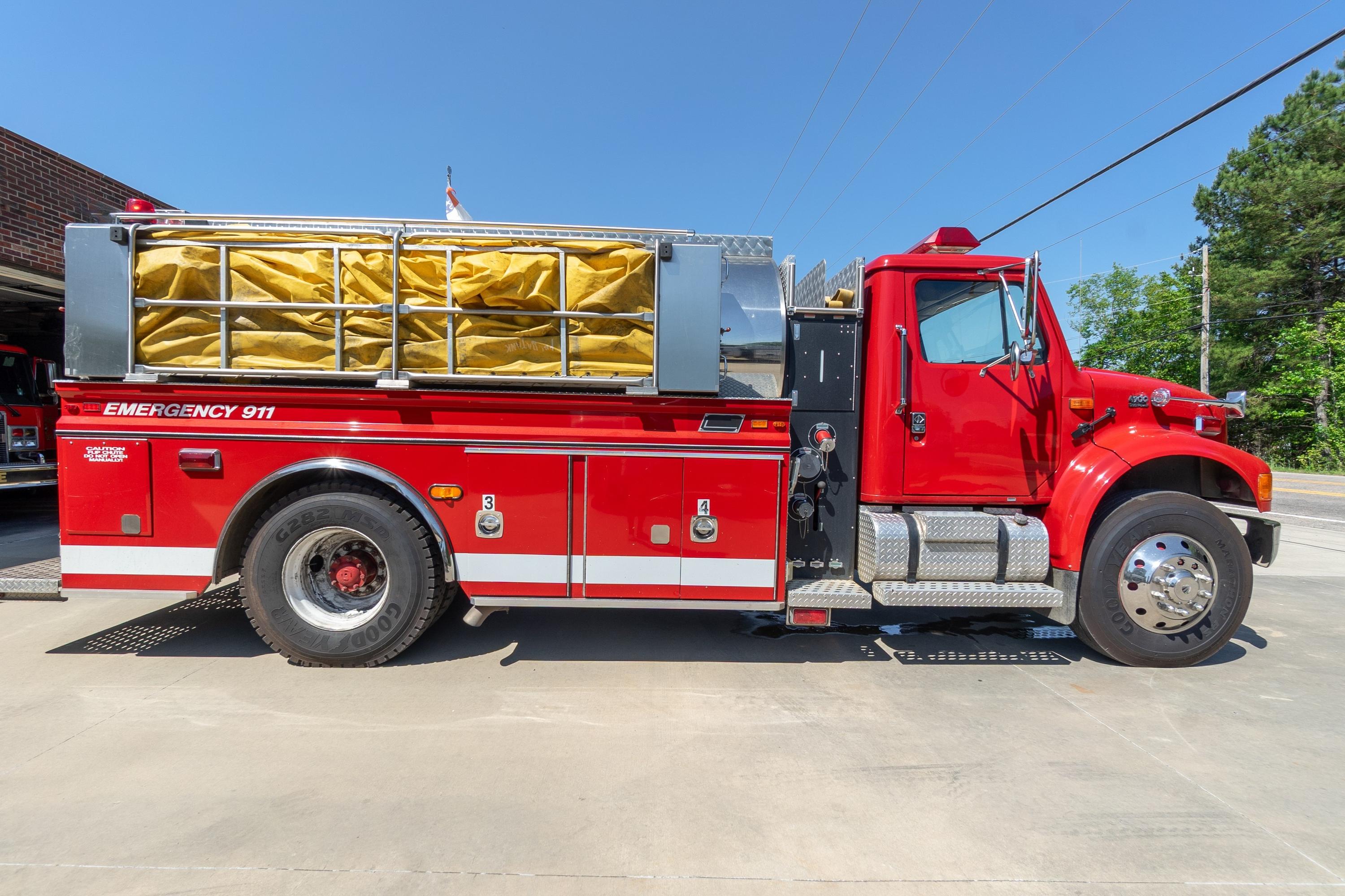2001 New Lexington International Tanker - image 4