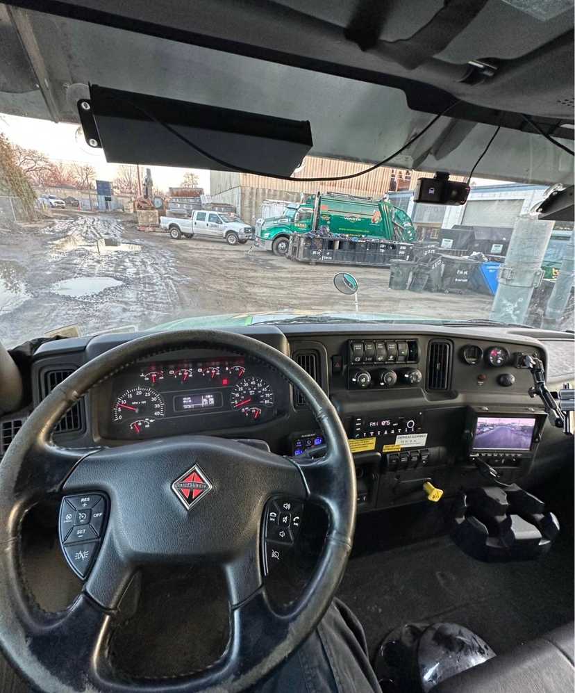 2023 International Pak-Mor Rear Loader — photo 4