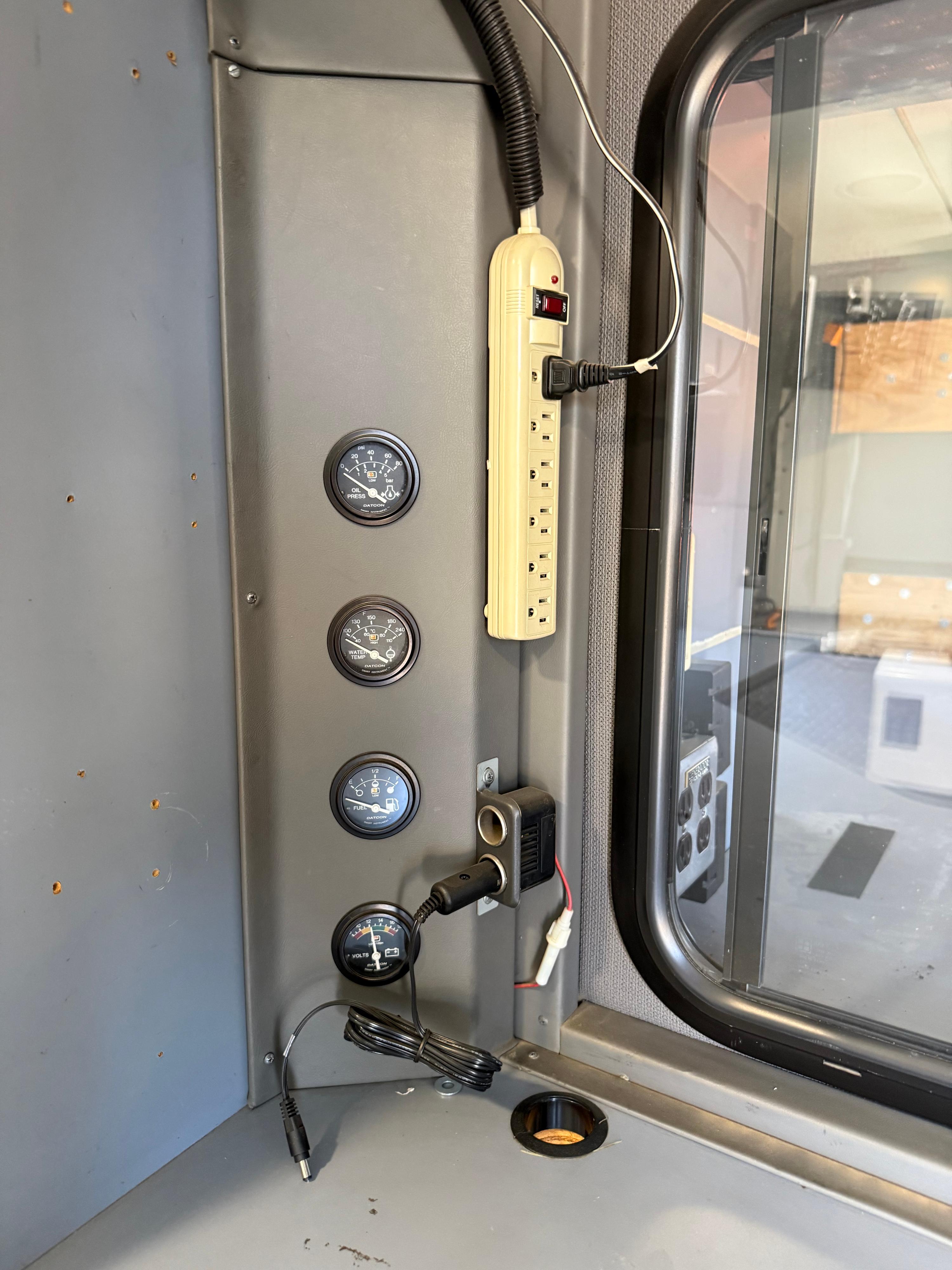 2001 E-One Command Center - image 22