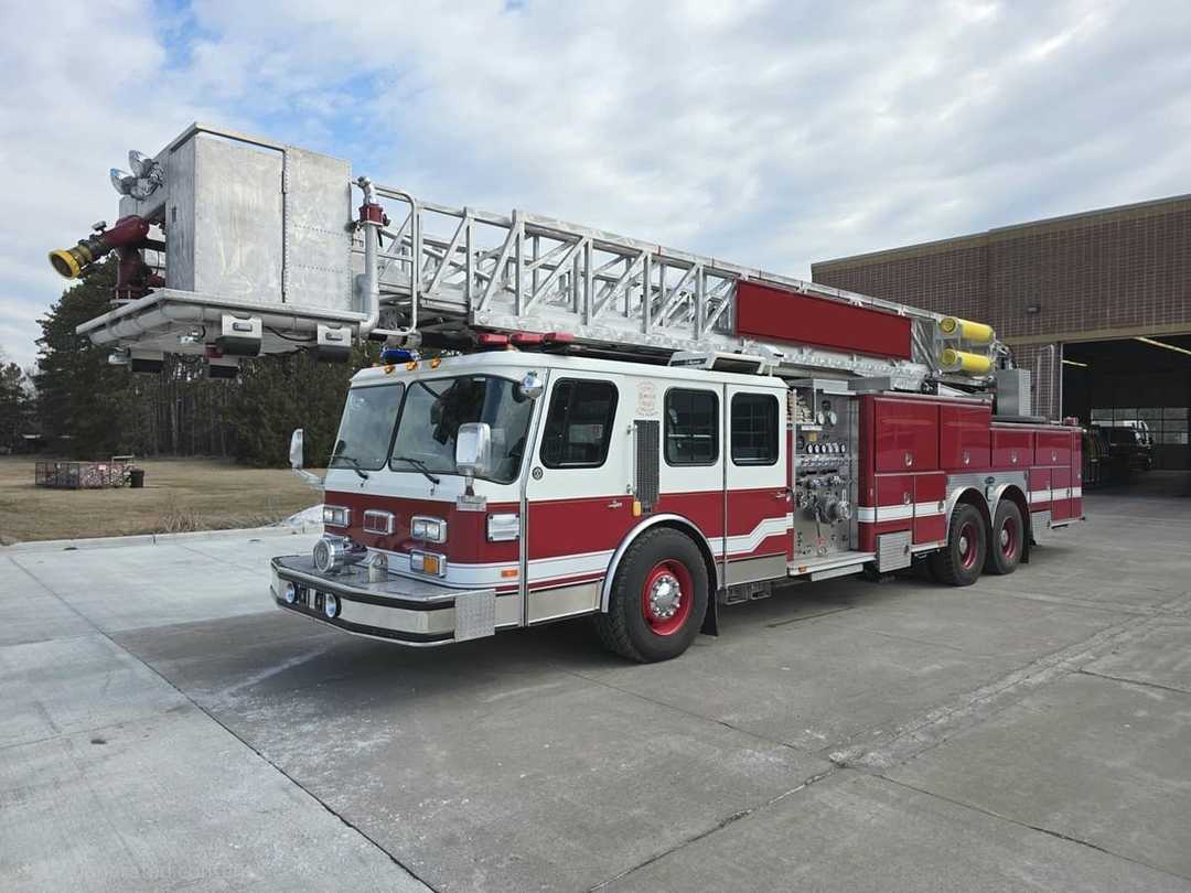 1990 E-One 95' Aerial