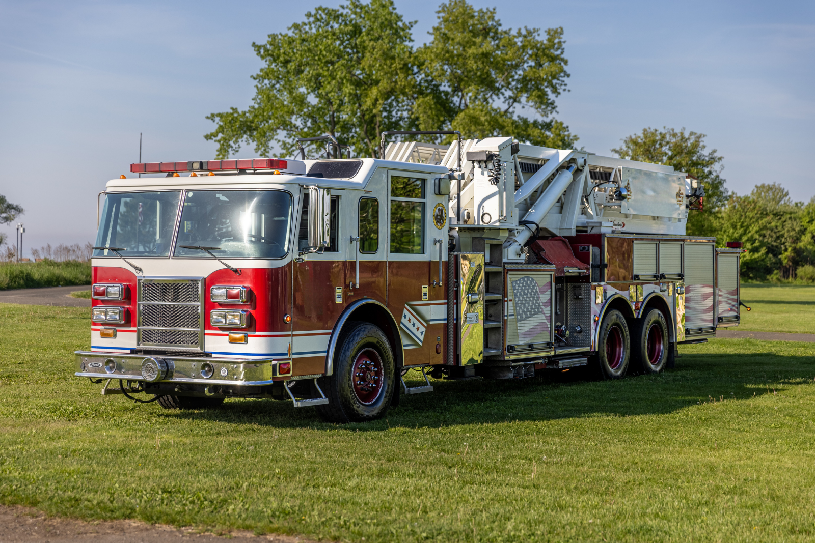 2003 Pierce TL100 100' Quint - image 1
