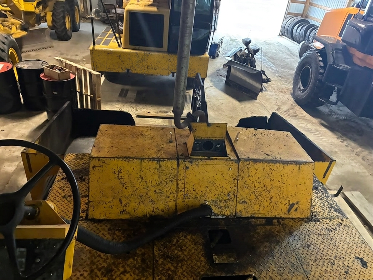 1988 Blaw-Knox PF-150 Asphalt Paver - image 12