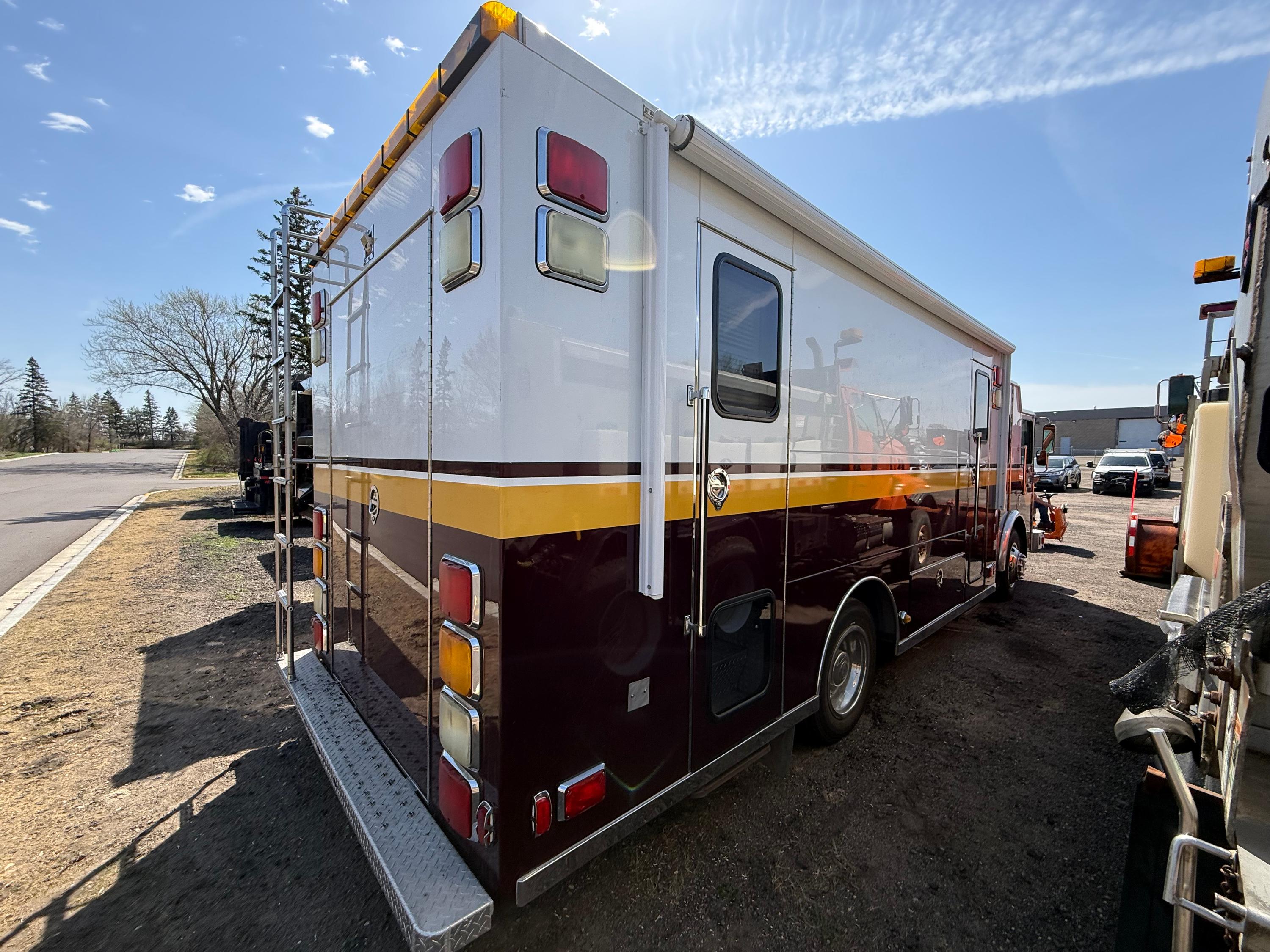 2001 E-One Command Center - image 4