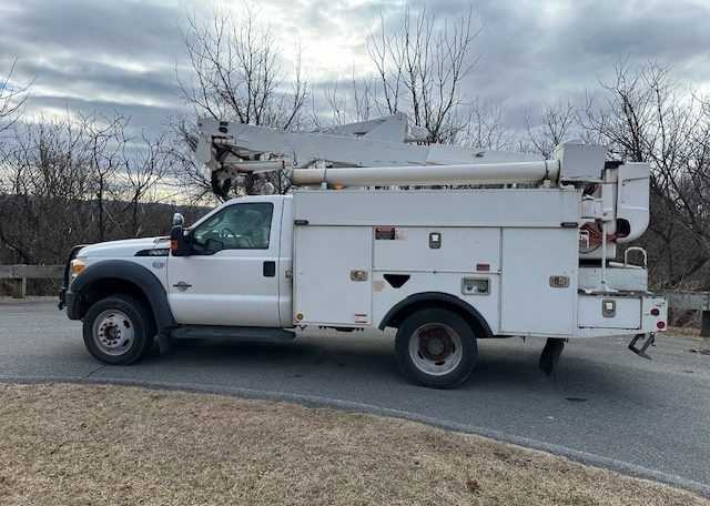2015 Ford F550 Bucket Truck w/ Altec AT37G (42 ft) — photo 8
