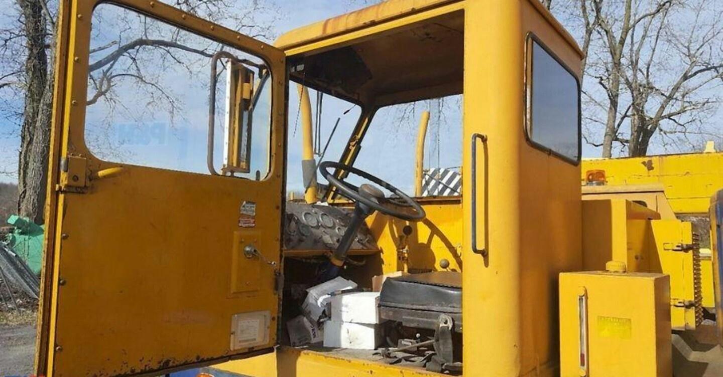 1979 p&h on road crane.    100' of boom - image 16