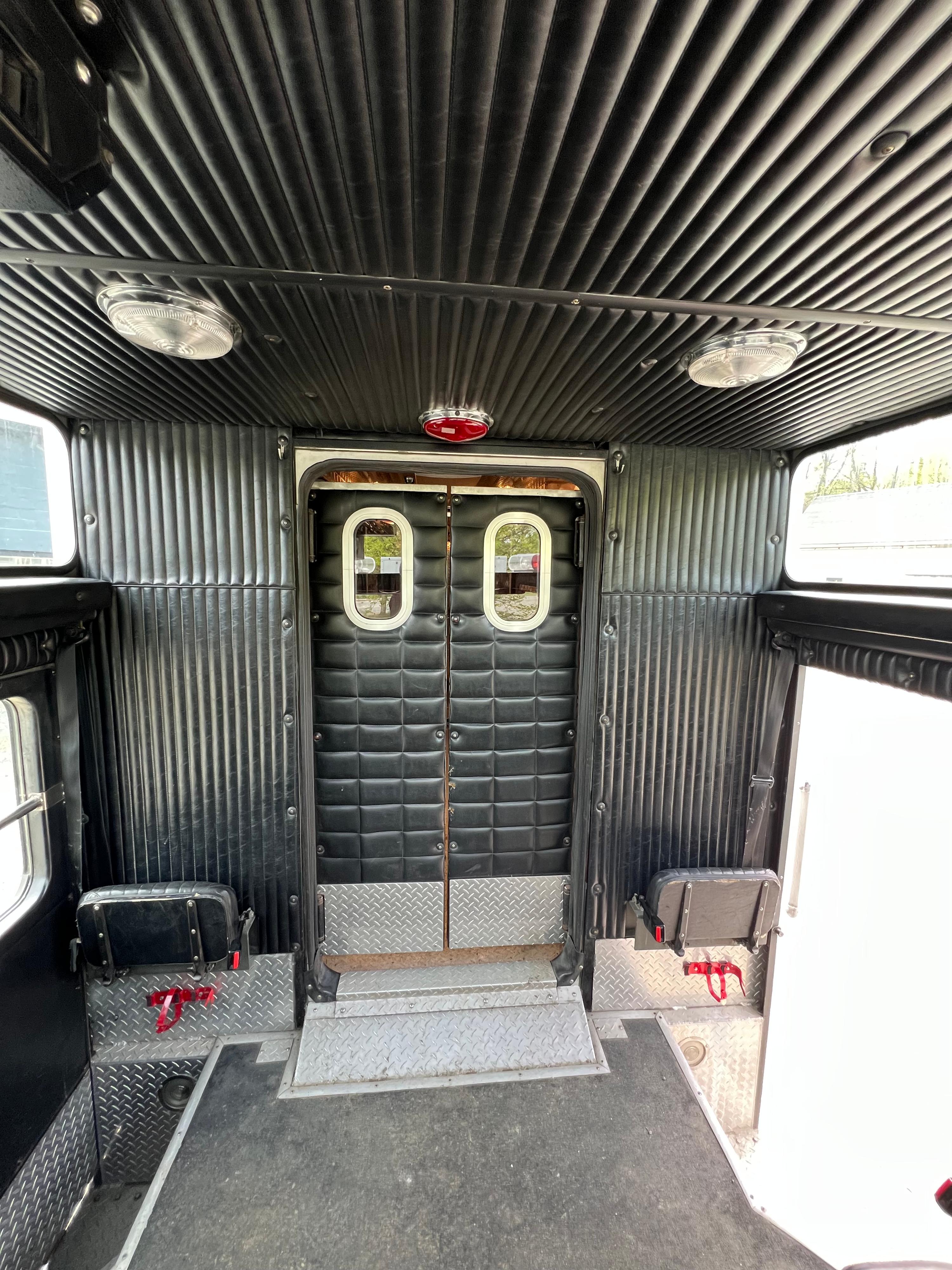 1991 E-One Federal Cyclone Heavy Rescue - image 8