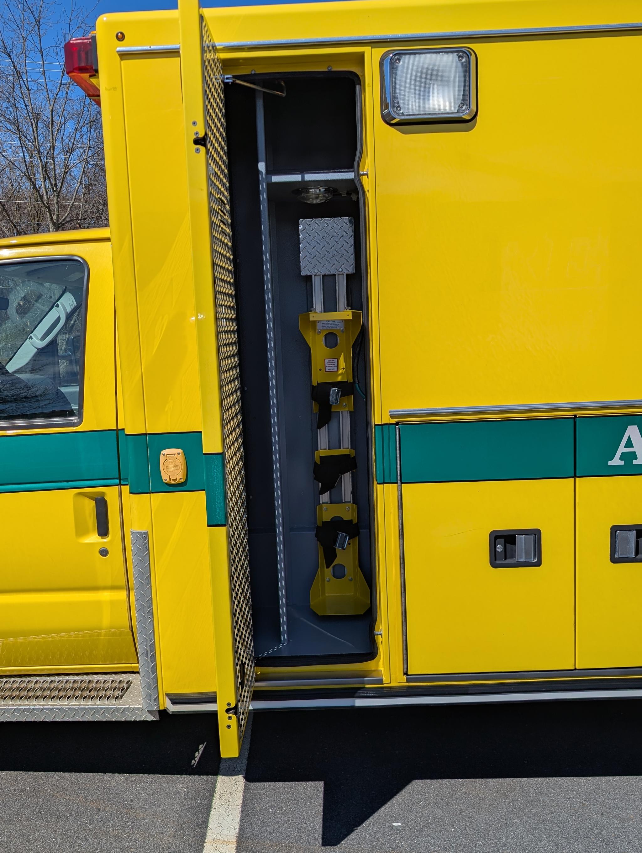 2008 Road Rescue Ford Type III Ambulance - image 4