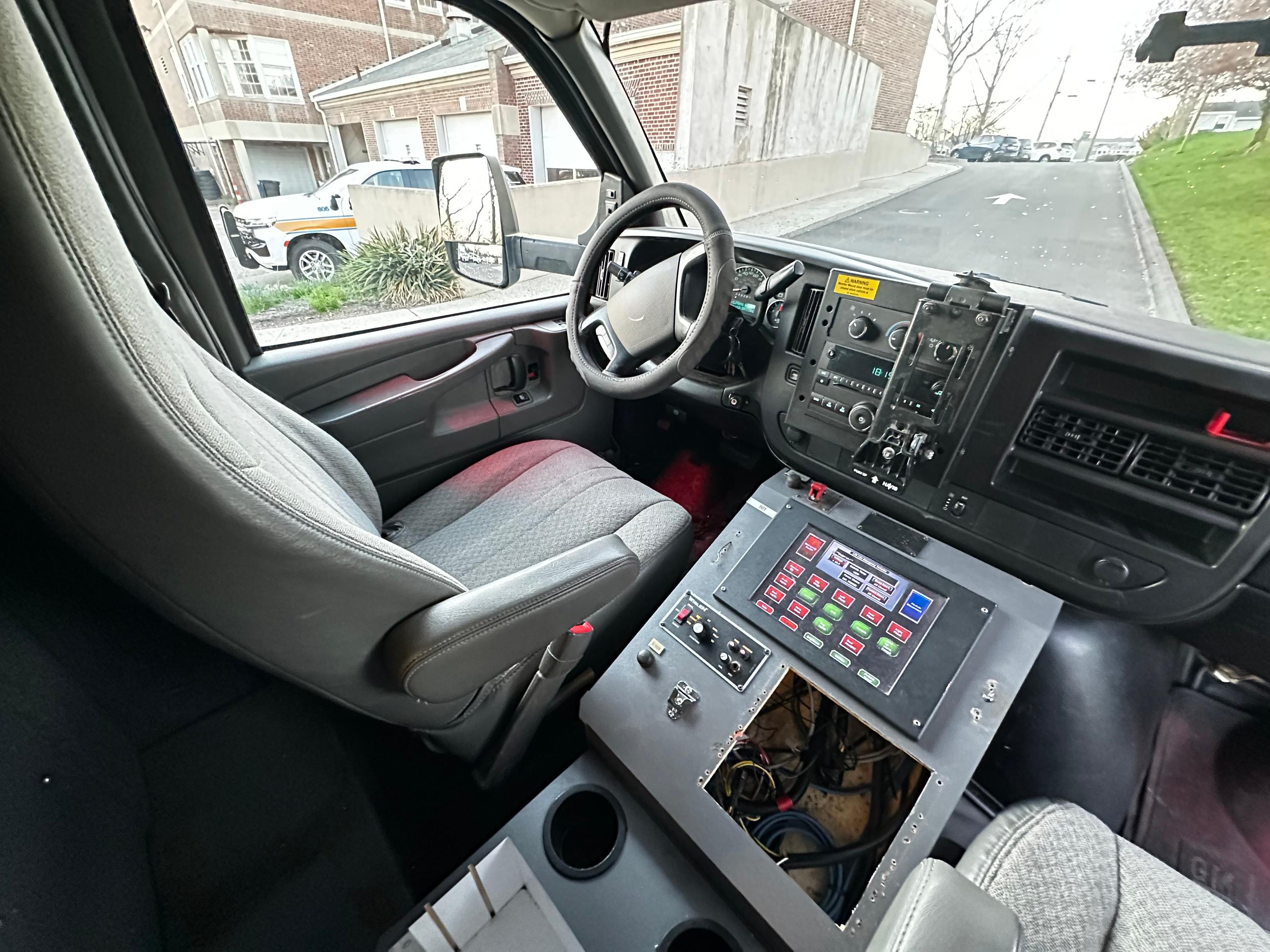 2012 LifeLine GMC Type III Ambulance - image 14