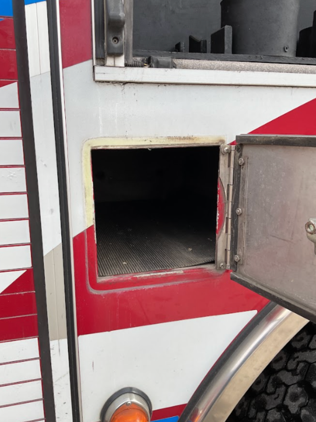 2003 Pierce Tilt Cab Pumper - image 34