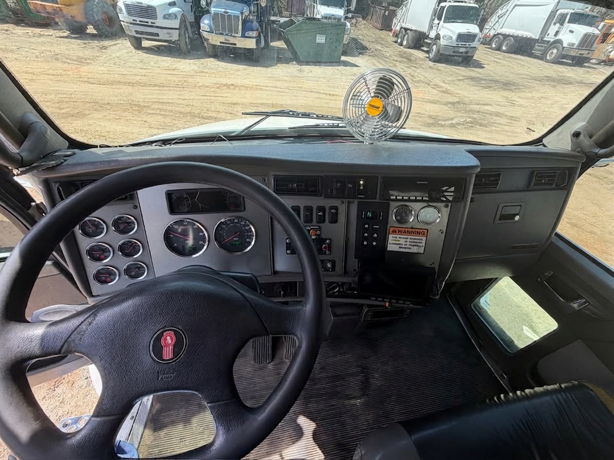 2015 Kenworth Loadmaster Rear Loader - image 13