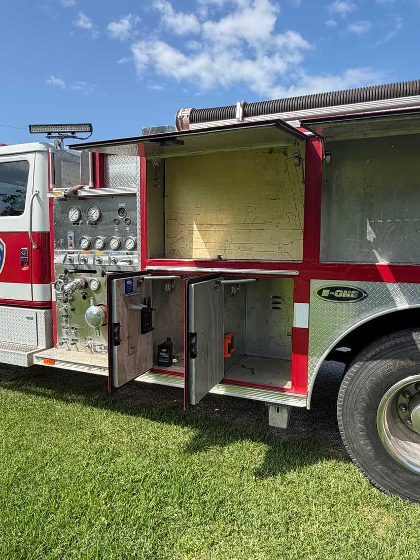 1992 E-One International Pumper Tanker — photo 2