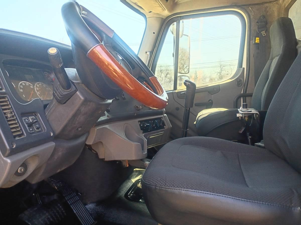 2013 Freightliner M2 - image 6