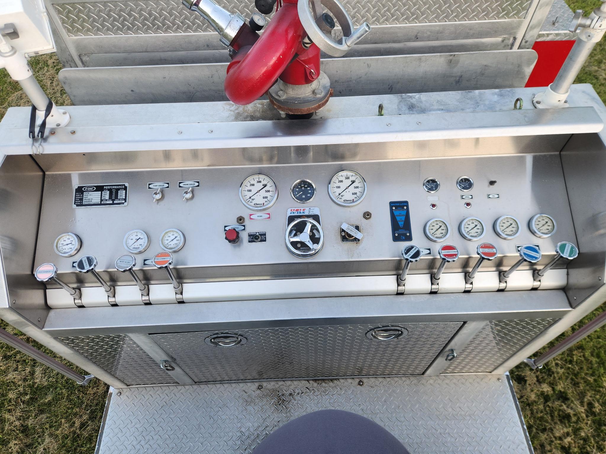 1996 E-One Ford Pumper - image 10
