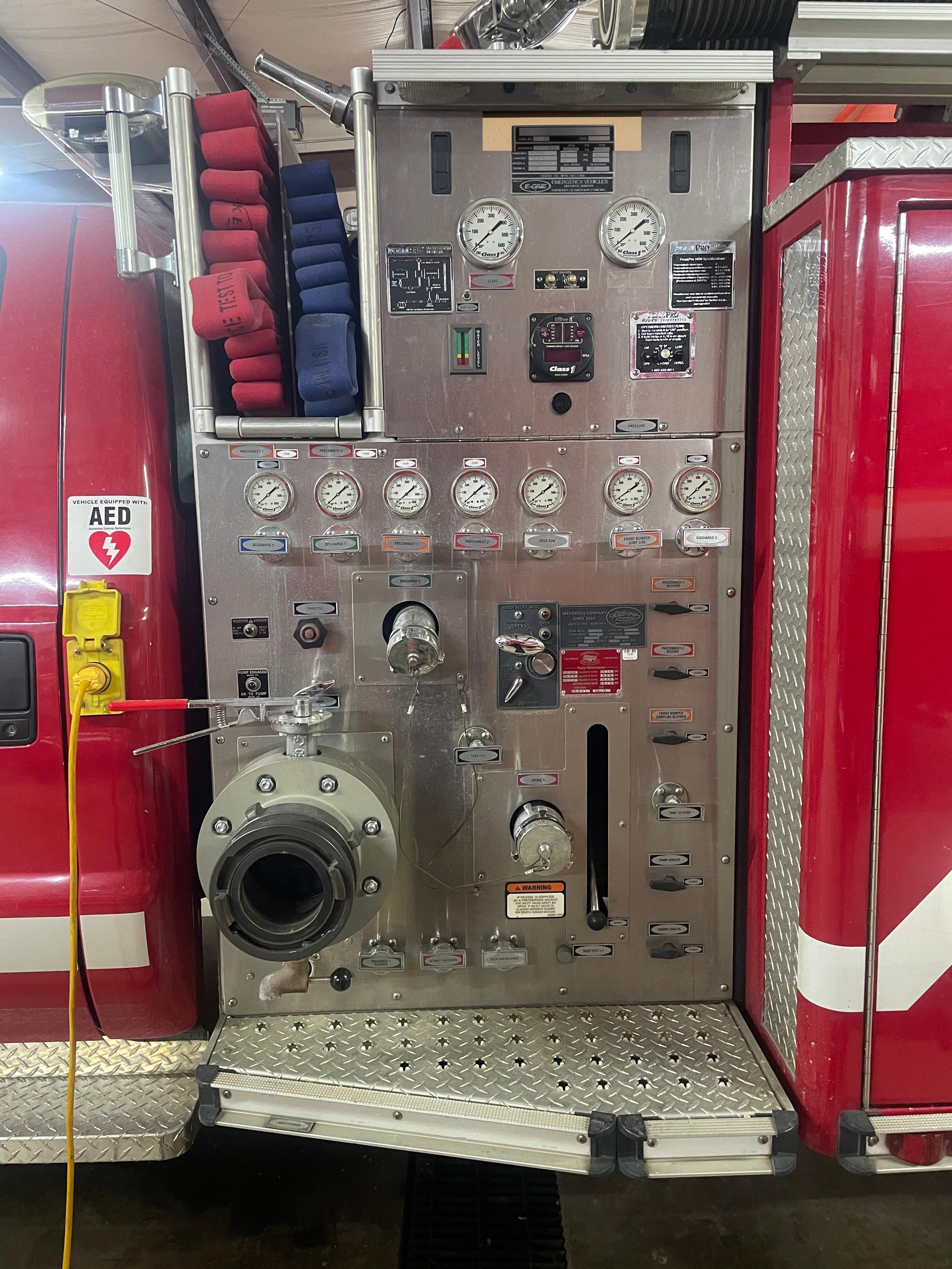 2001 E-One Ford 4x4 Mini Pumper - image 2