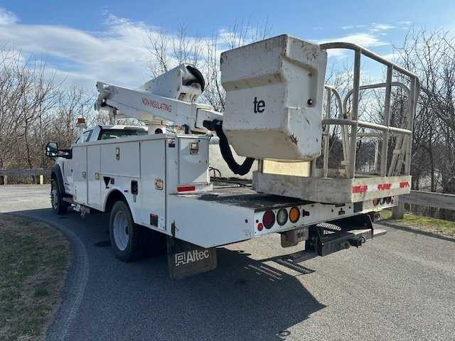 2019 Ford F550 Bucket Truck w/ Altec AT41S Boom (46 ft) — photo 7