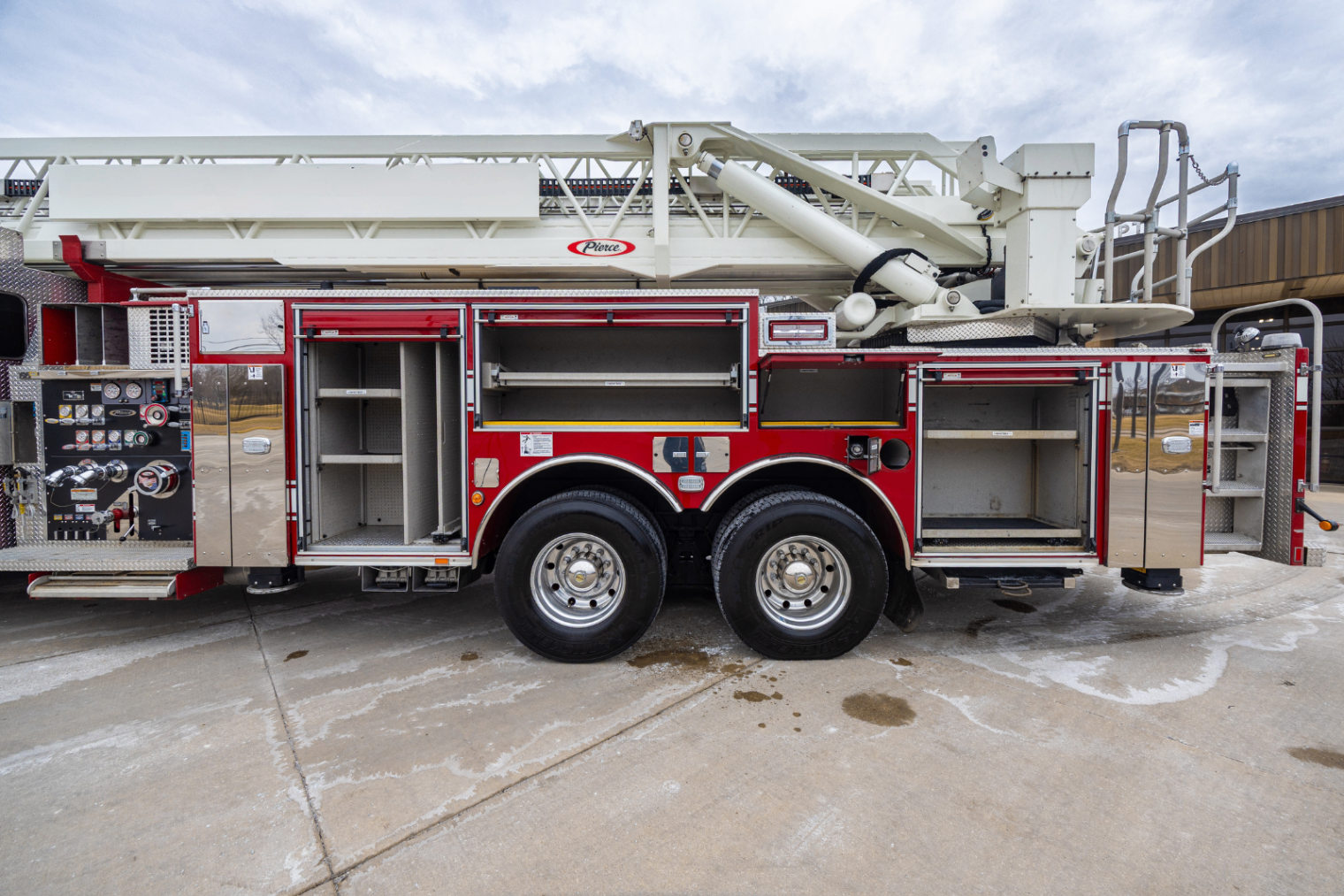 2016 Pierce Velocity 100' Quint - image 93