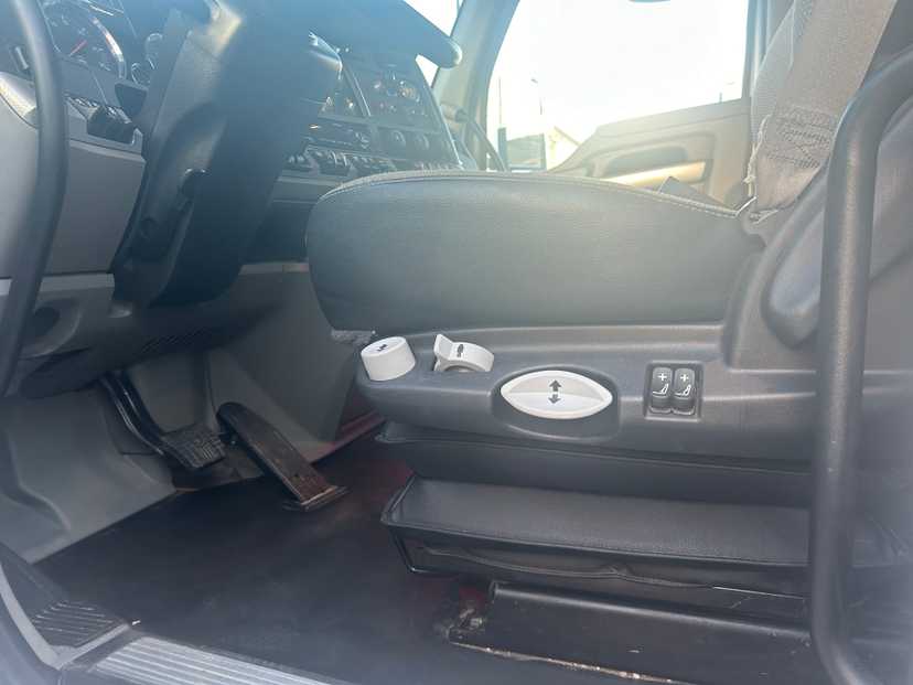 2020 Kenworth T880 Dump Truck — photo 8