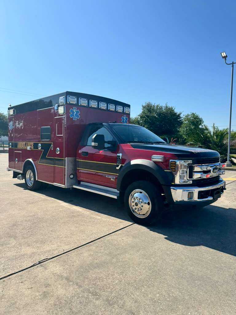 2019 Braun Ford Type I Ambulance — photo 6