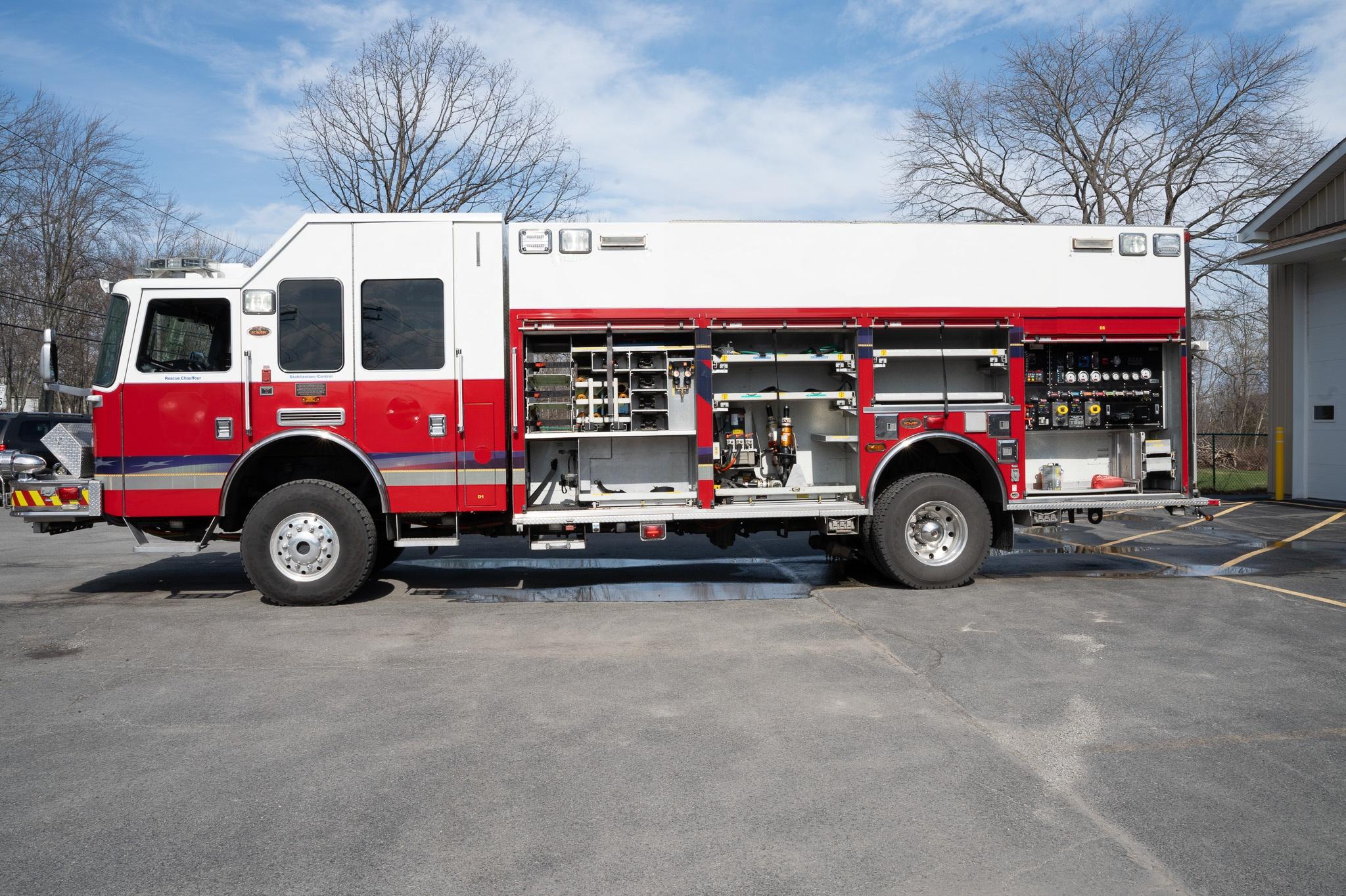 2009 KME Predator 4x4 Heavy Rescue - image 6