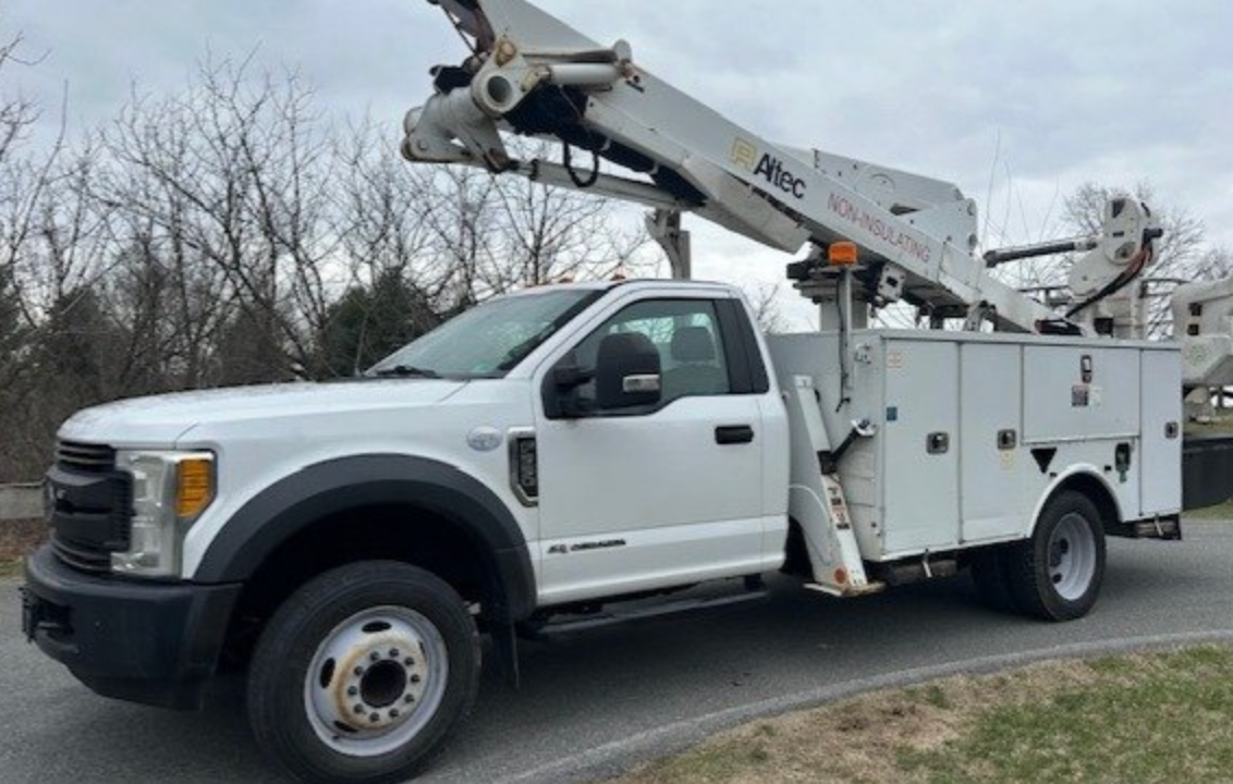 2017 Ford F550 Bucket Truck w/ Altec AT48S Boom (53 ft) - image 10