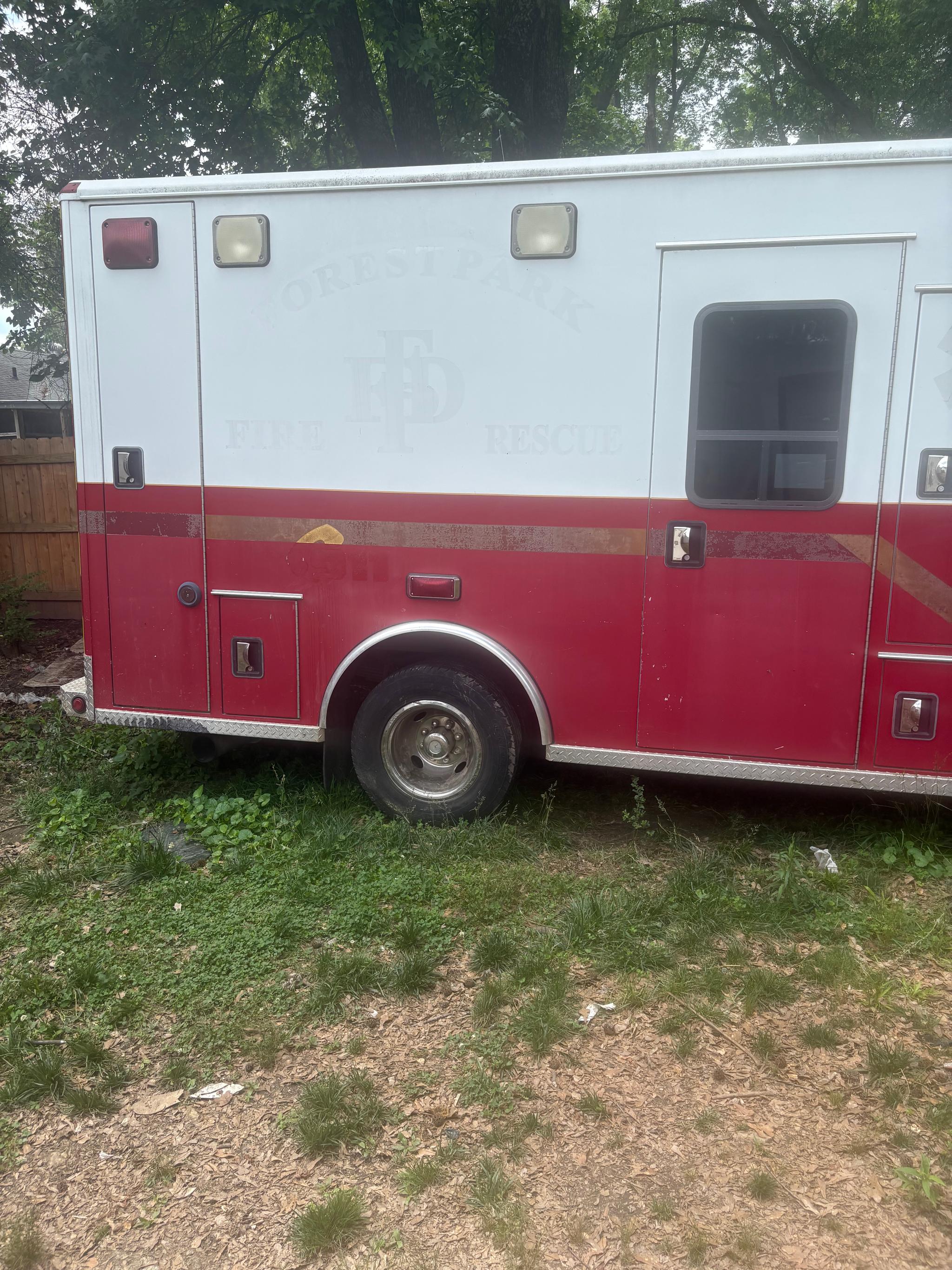 2006 Chevrolet 4x4 Type III Ambulance - image 4