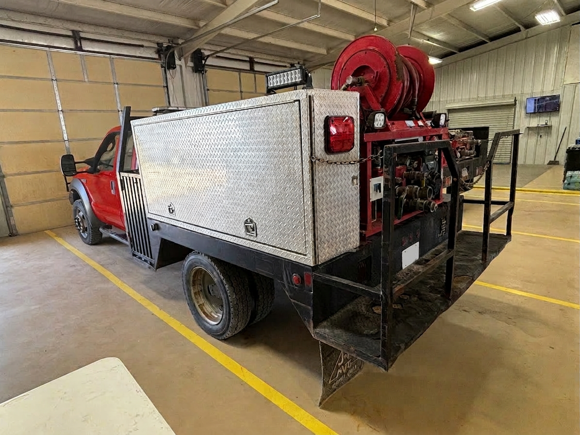2005 Ford F-550 4x4 Brush Truck - image 2