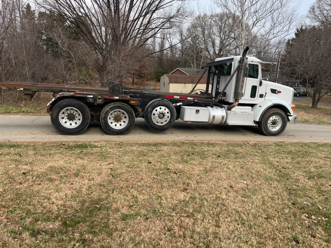 2013 Peterbilt Galbreath Roll-Off