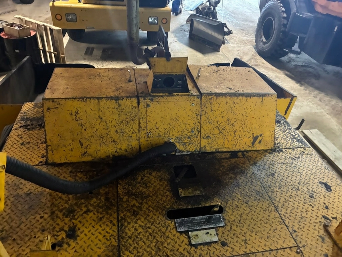 1988 Blaw-Knox PF-150 Asphalt Paver - image 14