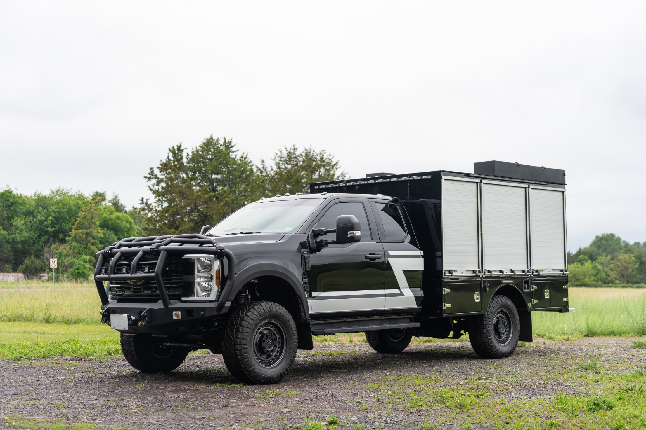 2025 Ford F350 4x4 Quick Attack - image 1