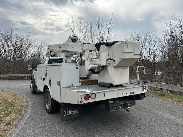 2019 Ford F550 4x4 Bucket Truck w/ Altec AT40G Boom (45 ft) - image 6