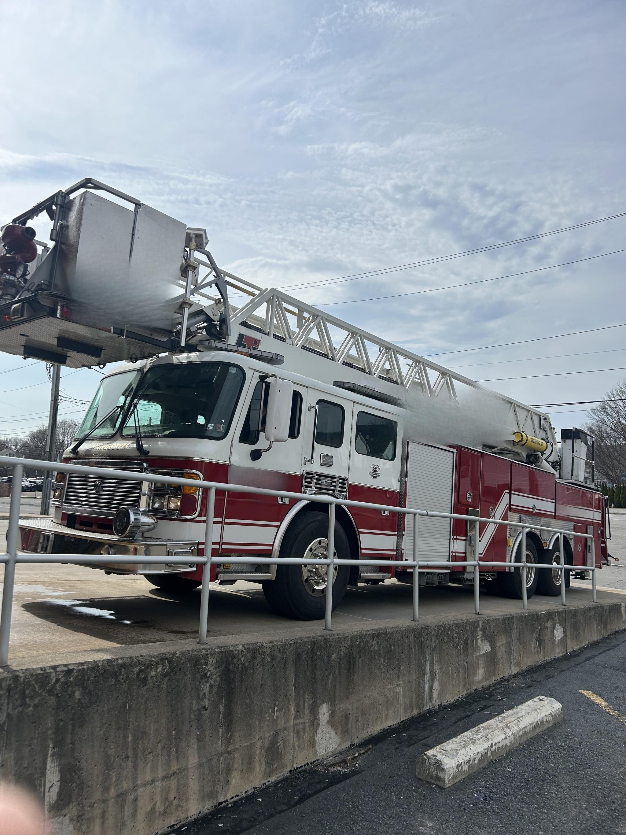 2002 American LaFrance Eagle 85' Tower - image 2