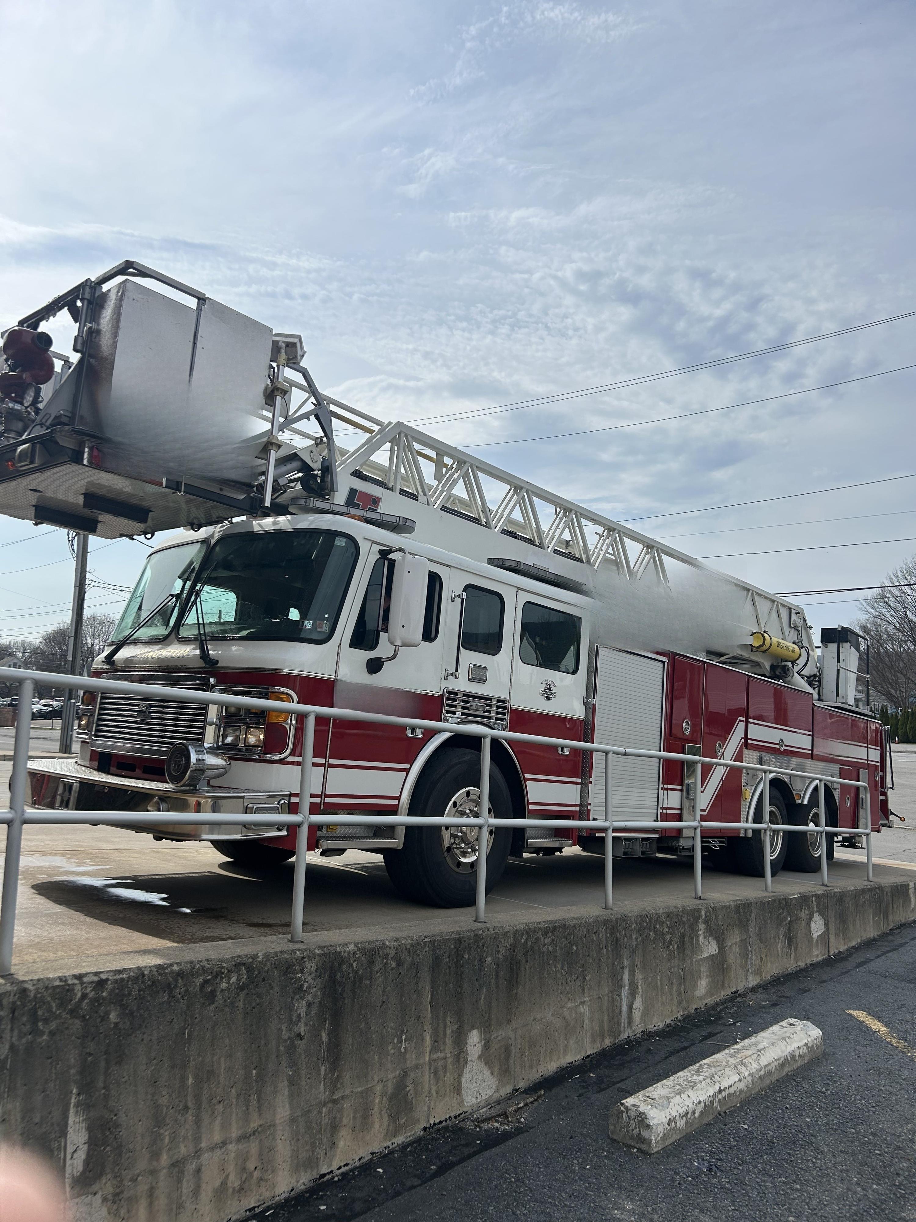 2002 American LaFrance Eagle 85' Tower - image 2