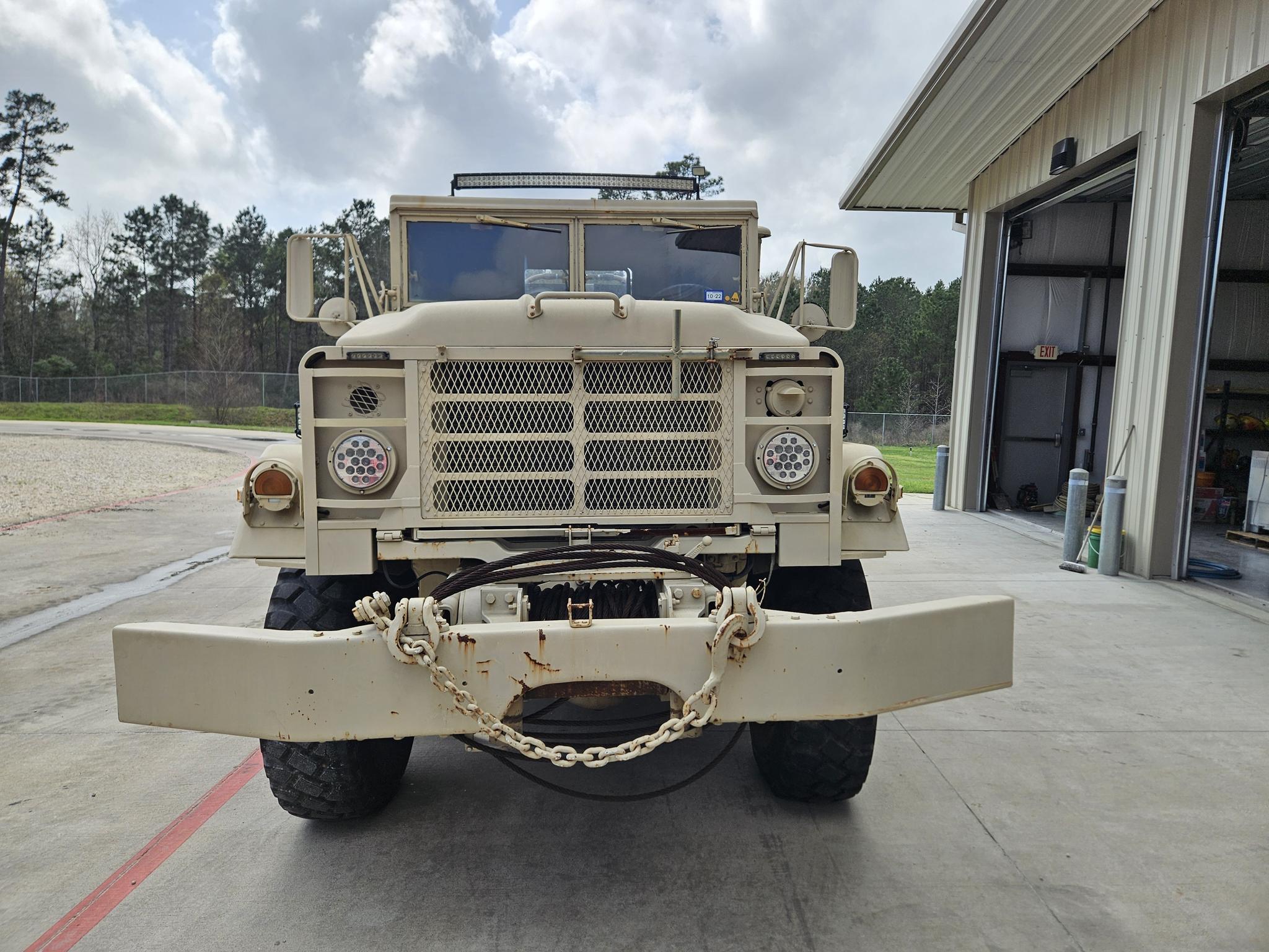 1983 AM General M393 Rescue Pumper - image 3