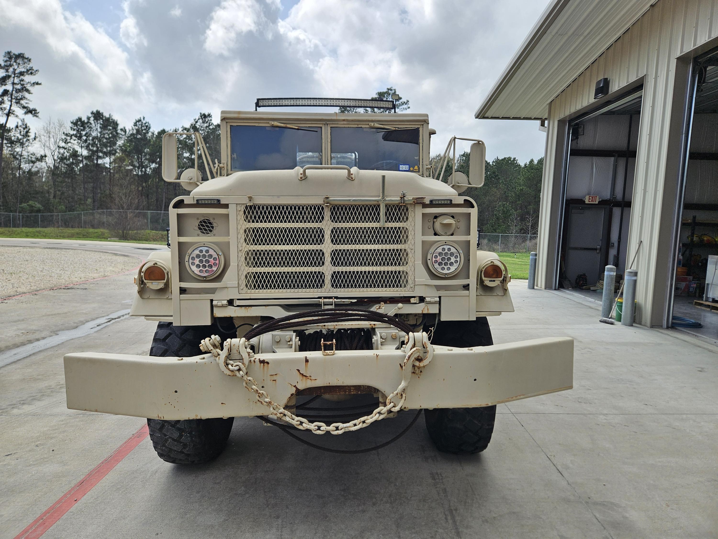 1983 AM General M393 Rescue Pumper - image 3