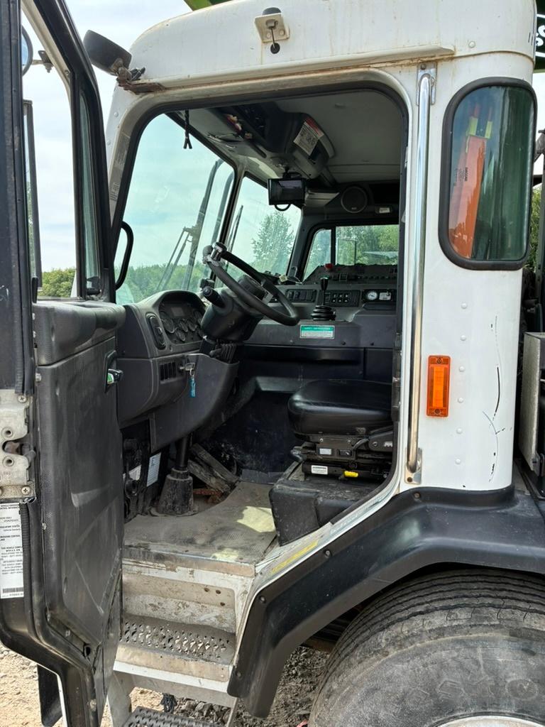 2020 Peterbilt E-Z Pack Front Loader - image 14