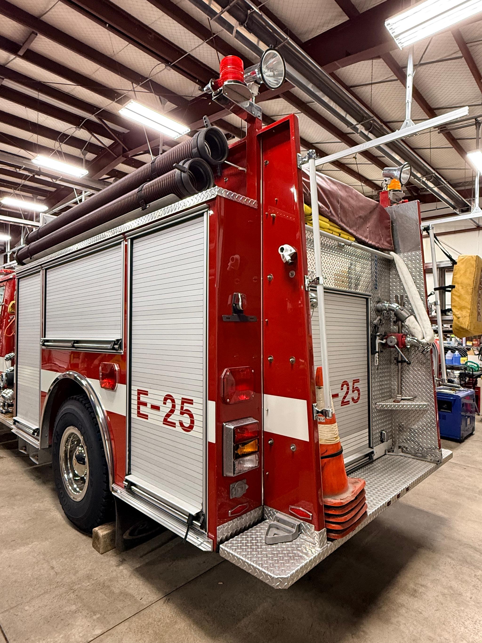 2001 Pierce International Pumper - image 3