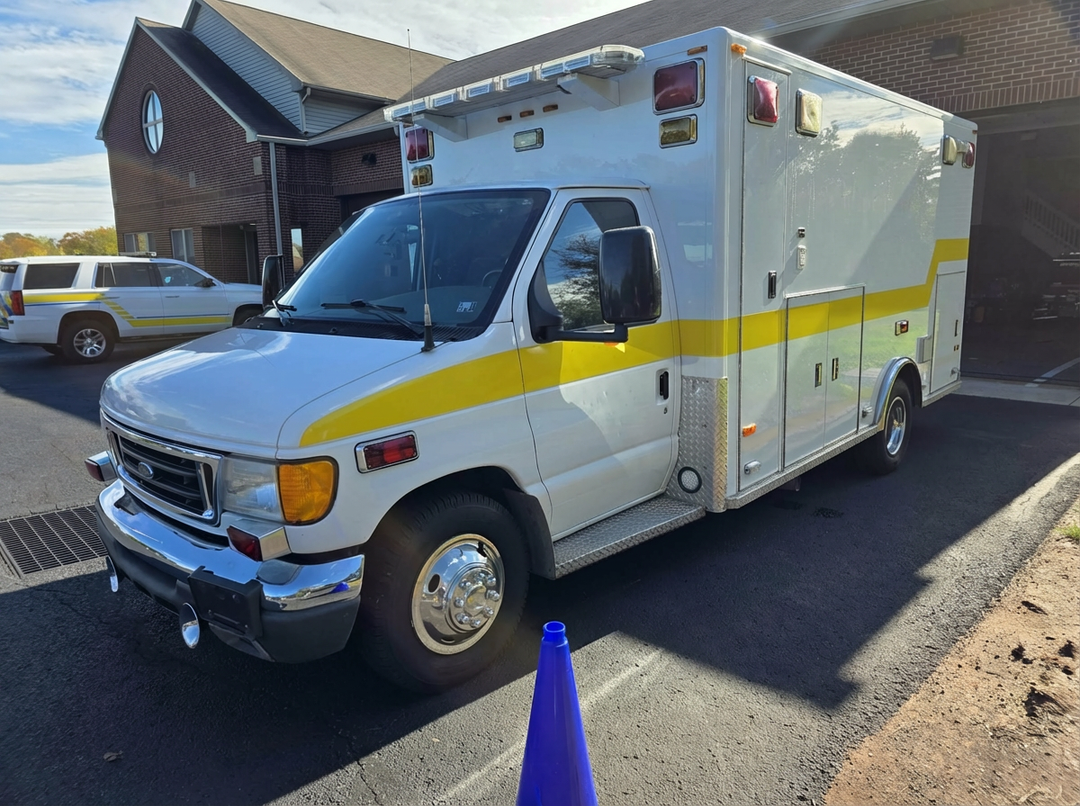 2004 PL-Custom Ford Type III Ambulance