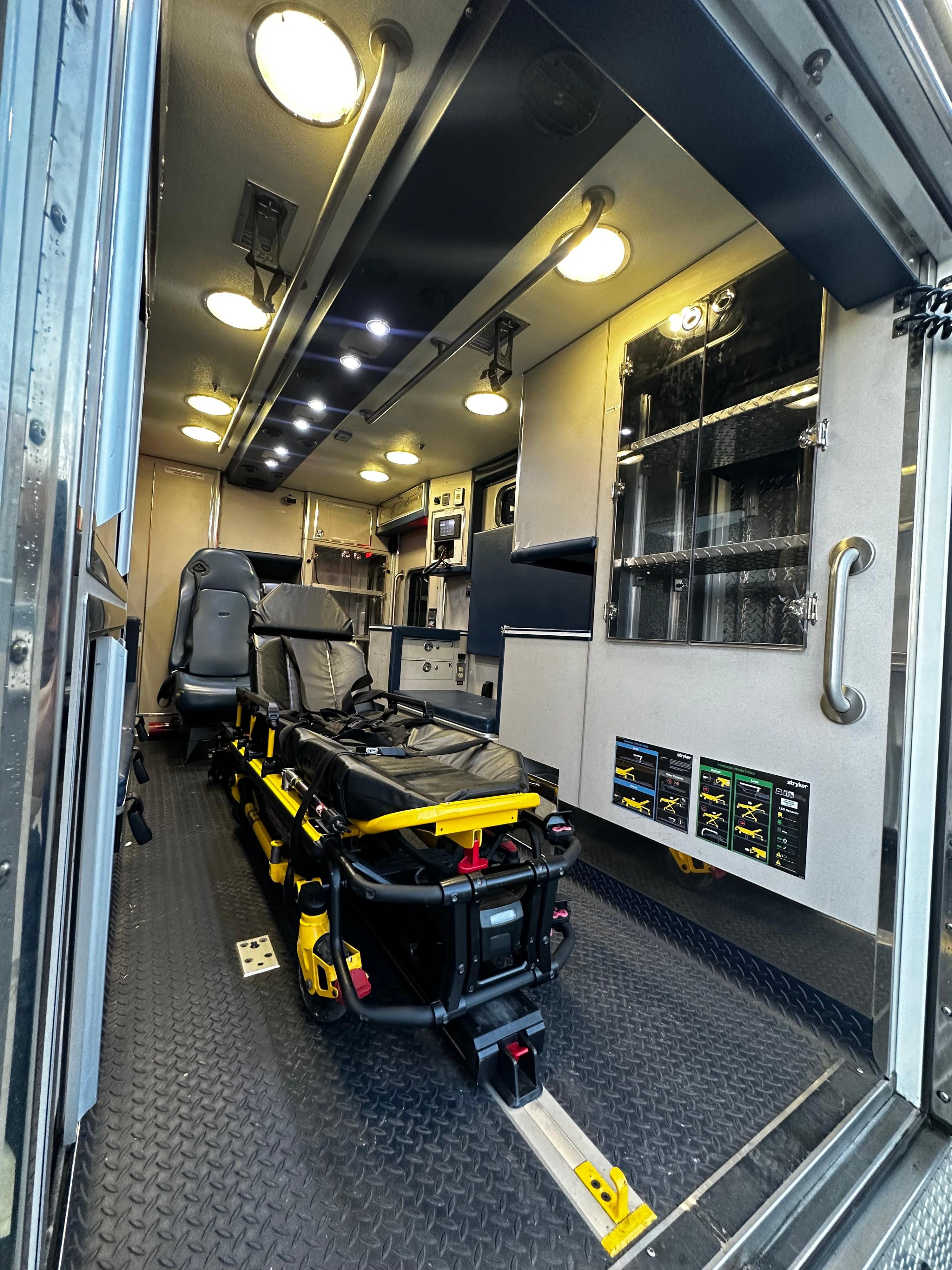 2012 LifeLine GMC Type III Ambulance - image 11